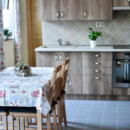 Pava Apartmanhaz Appartement *