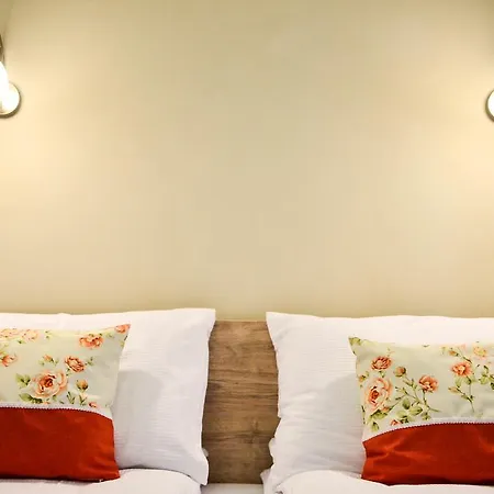 Pava Apartmanhaz Apartment *