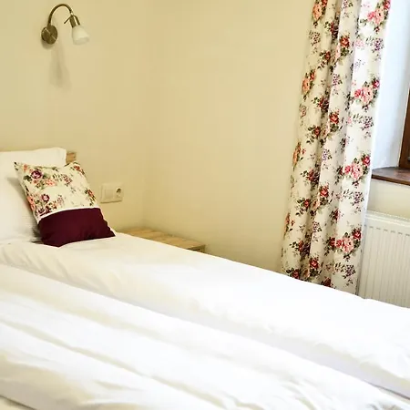 Apartment Pava Apartmanhaz *